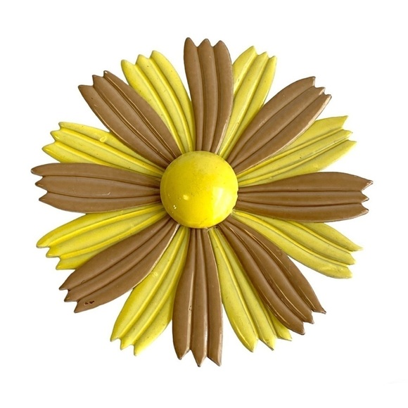 Vintage Enamel Daisy Brooch Sunburst Sunshine Pin 60s Retro Mod Yellow Tan Large - Picture 1 of 8